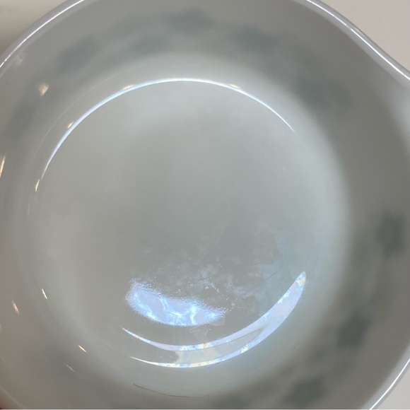 2 Pyrex Green White Spring Blossoms Casserole or Serving Dish 472-B No Lids - Picture 3 of 4